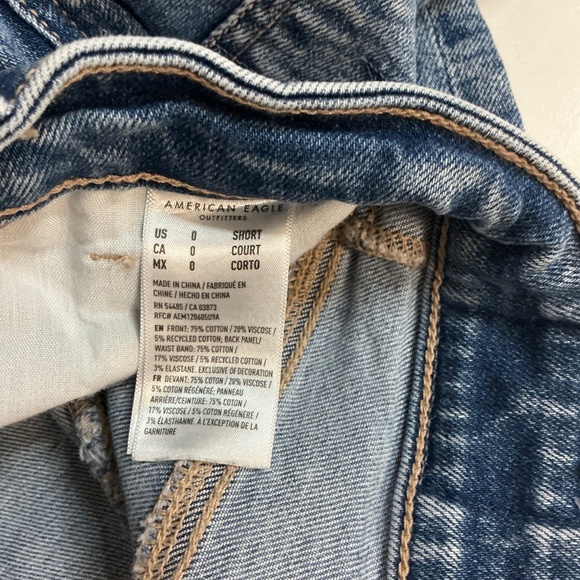 Women’s American Eagle Mom Jean Strigid Ripped torn knees size 0 - Picture 3 of 7